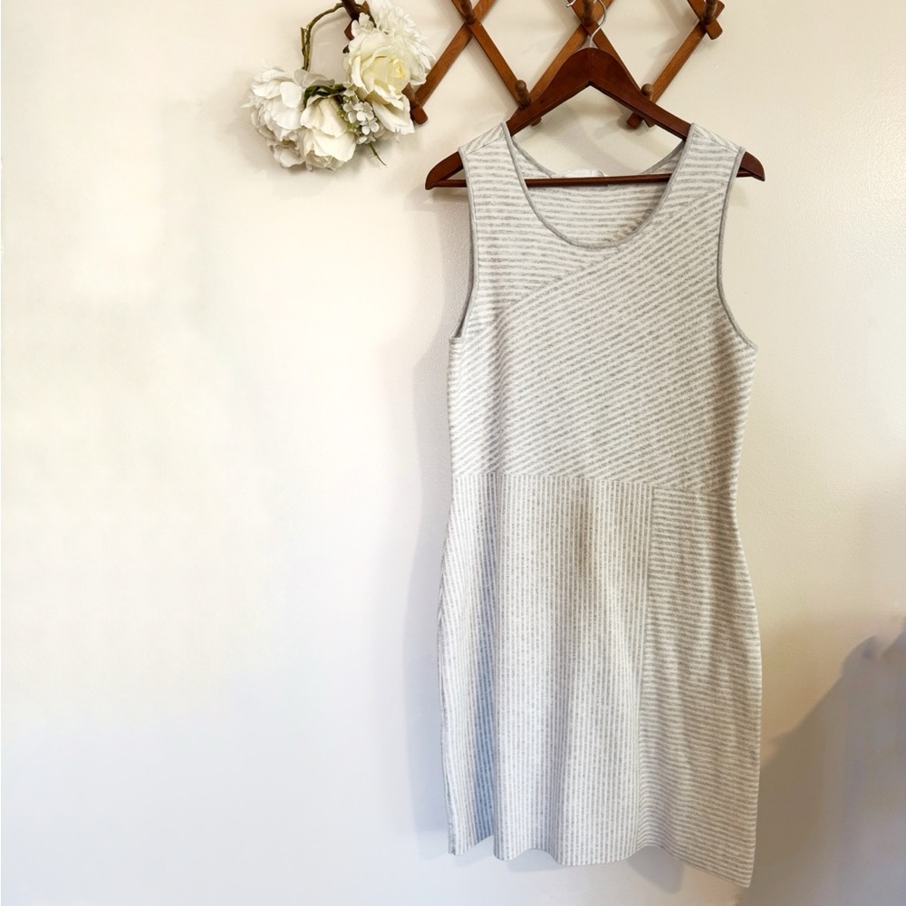 Athleta // Chills & Valleys Sweater Tank Dress White & Gray Size large MAR1